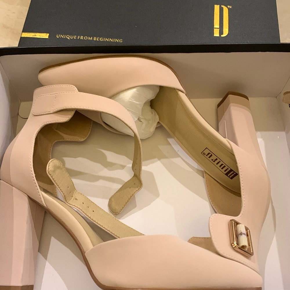 !D!FU Nude pump size 8 NWT